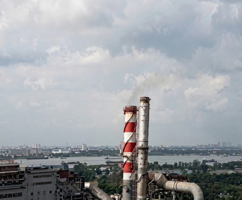 Steel pelletizing plant clean invisible stack discharge when Magnetic Plume Abatement system BLCNXB-200W is enabled showing complete white plume elimination at 2000000 Nm3h ultra-low emission compliance